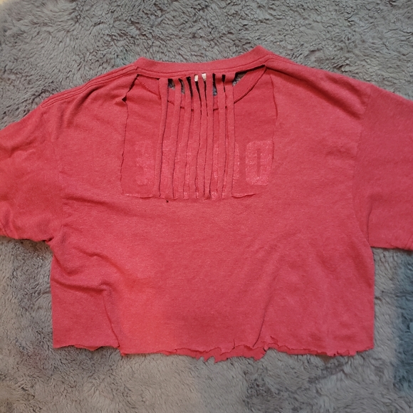 MISC TOPS |  Cropped Graphic Tee! - Picture 4 of 7